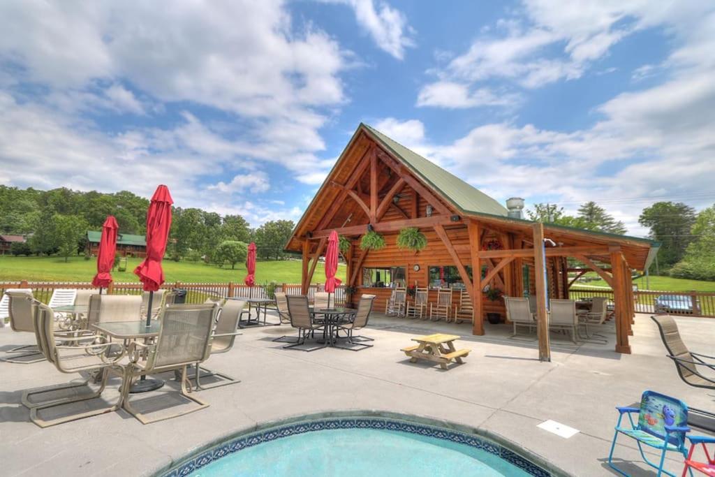 Private Smoky Mountain Luxury Log Home With 2 Fireplaces, Hot Tub & Community Pool Sevierville Extérieur photo