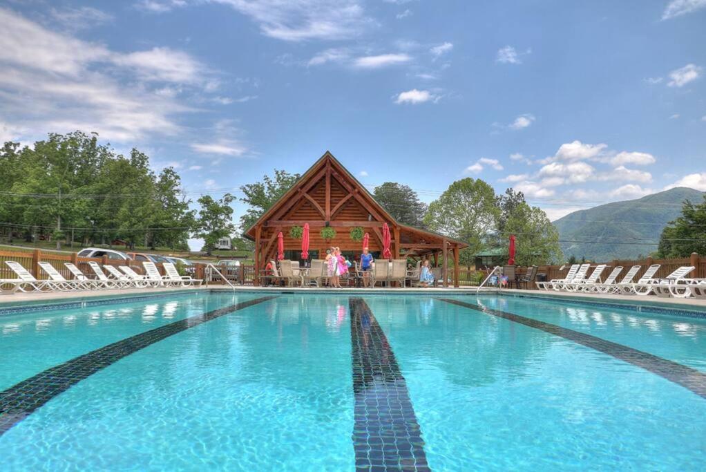 Private Smoky Mountain Luxury Log Home With 2 Fireplaces, Hot Tub & Community Pool Sevierville Extérieur photo