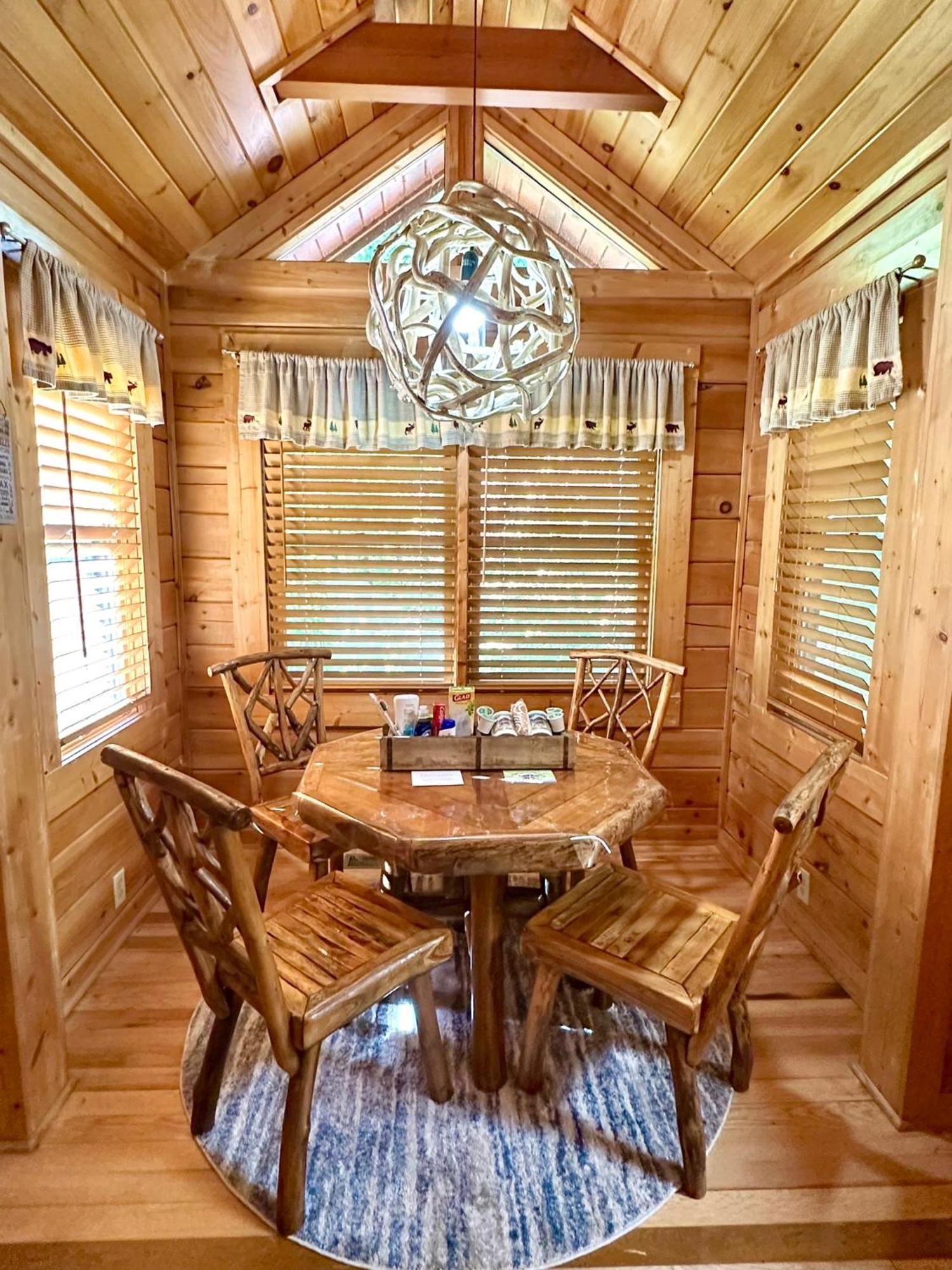 Private Smoky Mountain Luxury Log Home With 2 Fireplaces, Hot Tub & Community Pool Sevierville Extérieur photo